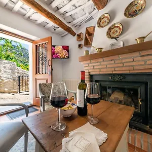 Casa Tita María Bubión